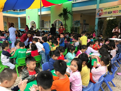 Các bé trường mầm non Phúc Đồng hào hứng tham gia Lễ hội bánh trôi trong ngày Tết Hàn thực
